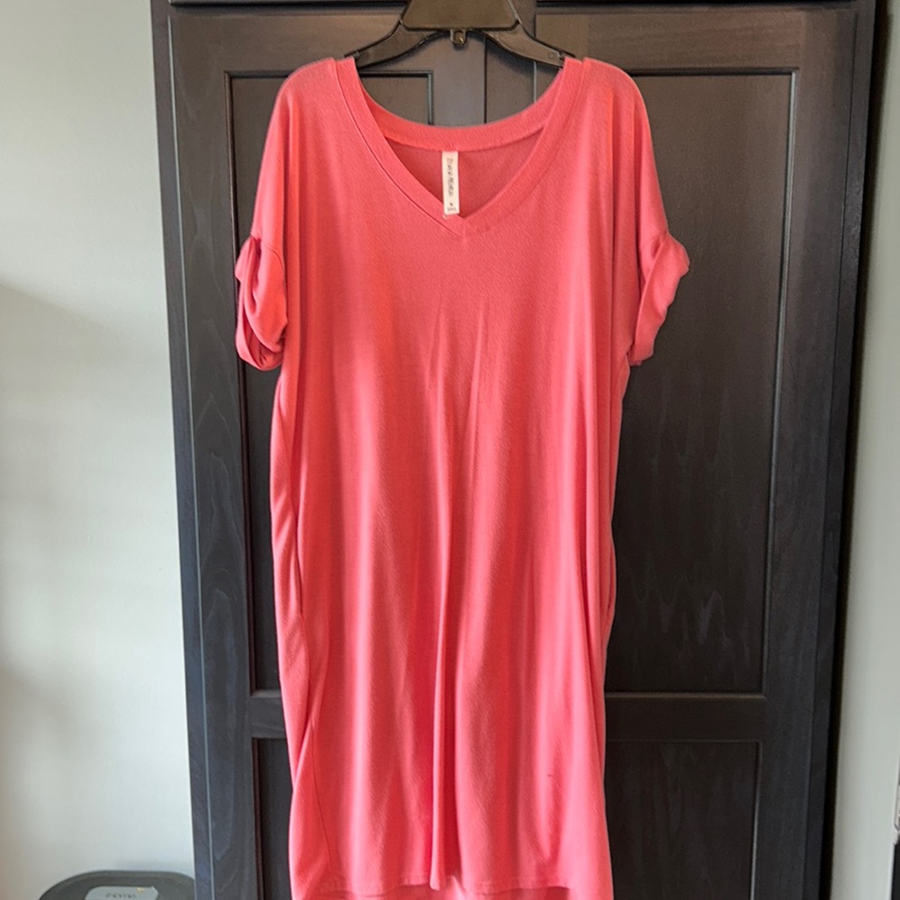 Women’s medium pink T-shirt dress with pockets